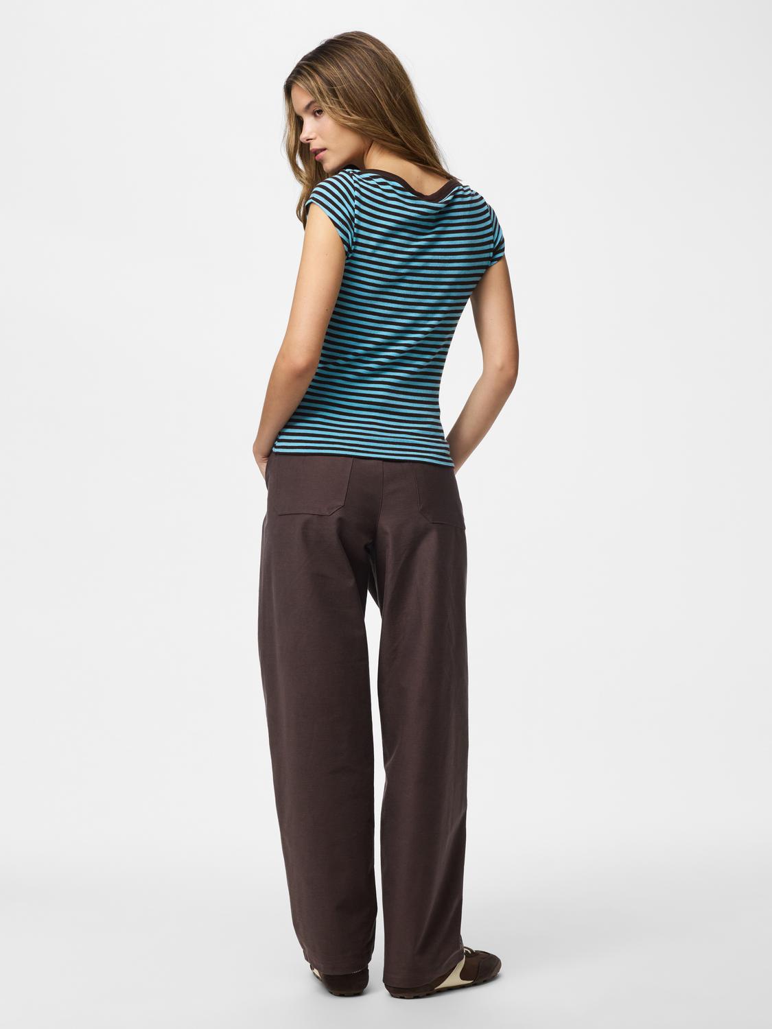 model_shot-back